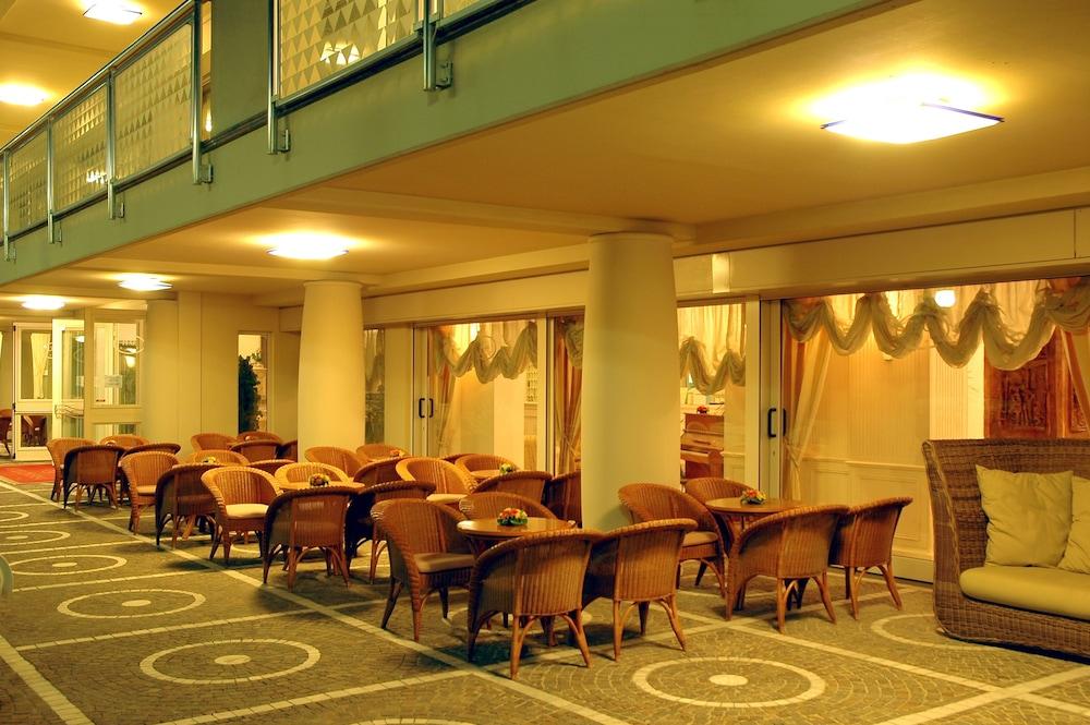 Universal Hotel Τσέρβια Εξωτερικό φωτογραφία