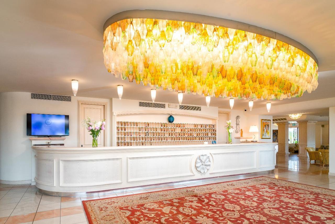 Universal Hotel Τσέρβια Εξωτερικό φωτογραφία