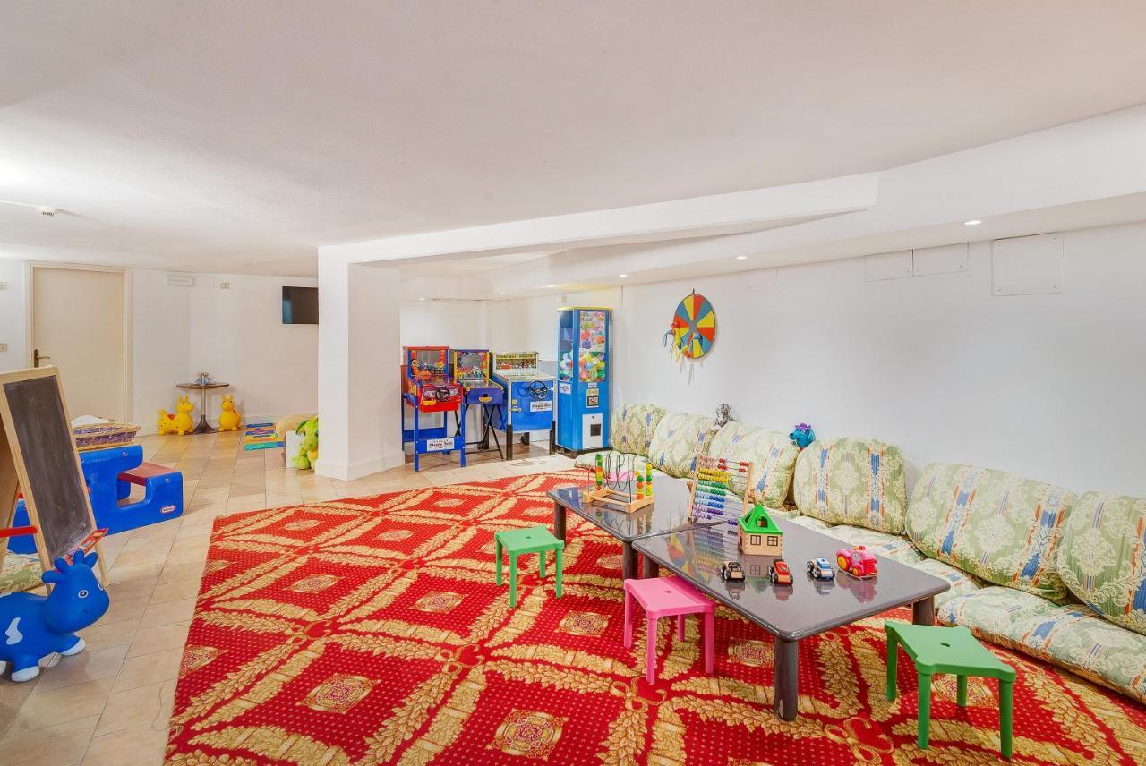 Universal Hotel Τσέρβια Εξωτερικό φωτογραφία
