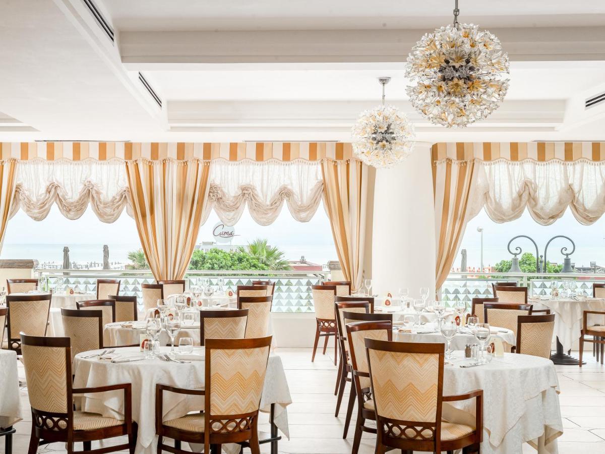 Universal Hotel Τσέρβια Εξωτερικό φωτογραφία
