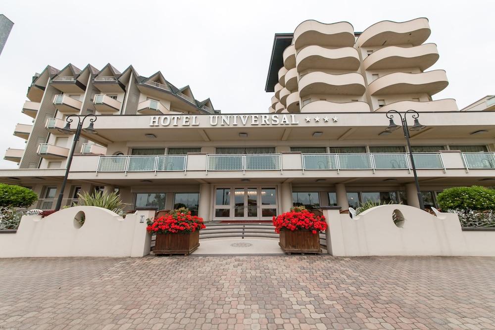 Universal Hotel Τσέρβια Εξωτερικό φωτογραφία