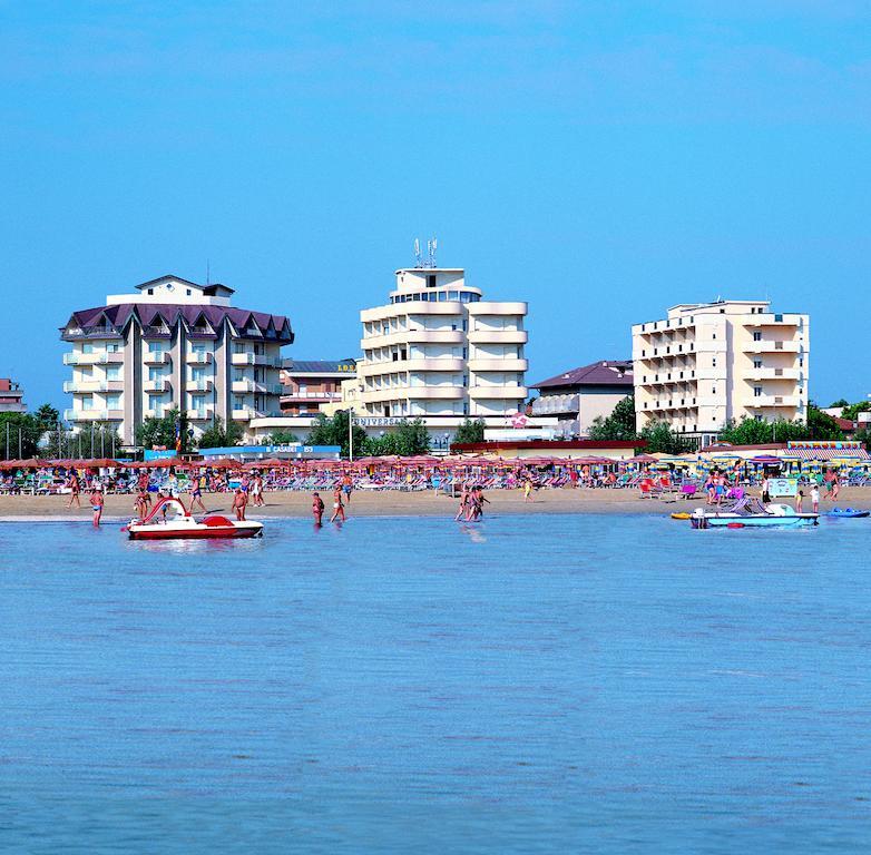 Universal Hotel Τσέρβια Εξωτερικό φωτογραφία