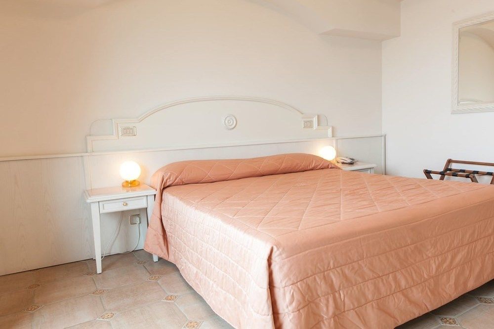 Universal Hotel Τσέρβια Εξωτερικό φωτογραφία