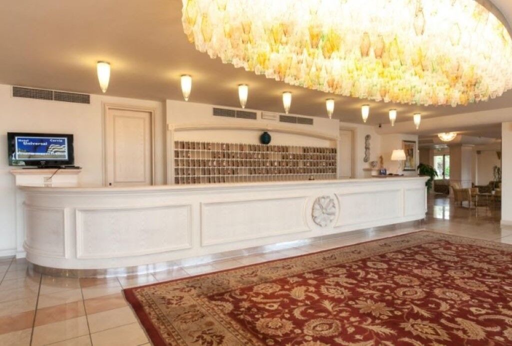 Universal Hotel Τσέρβια Εξωτερικό φωτογραφία